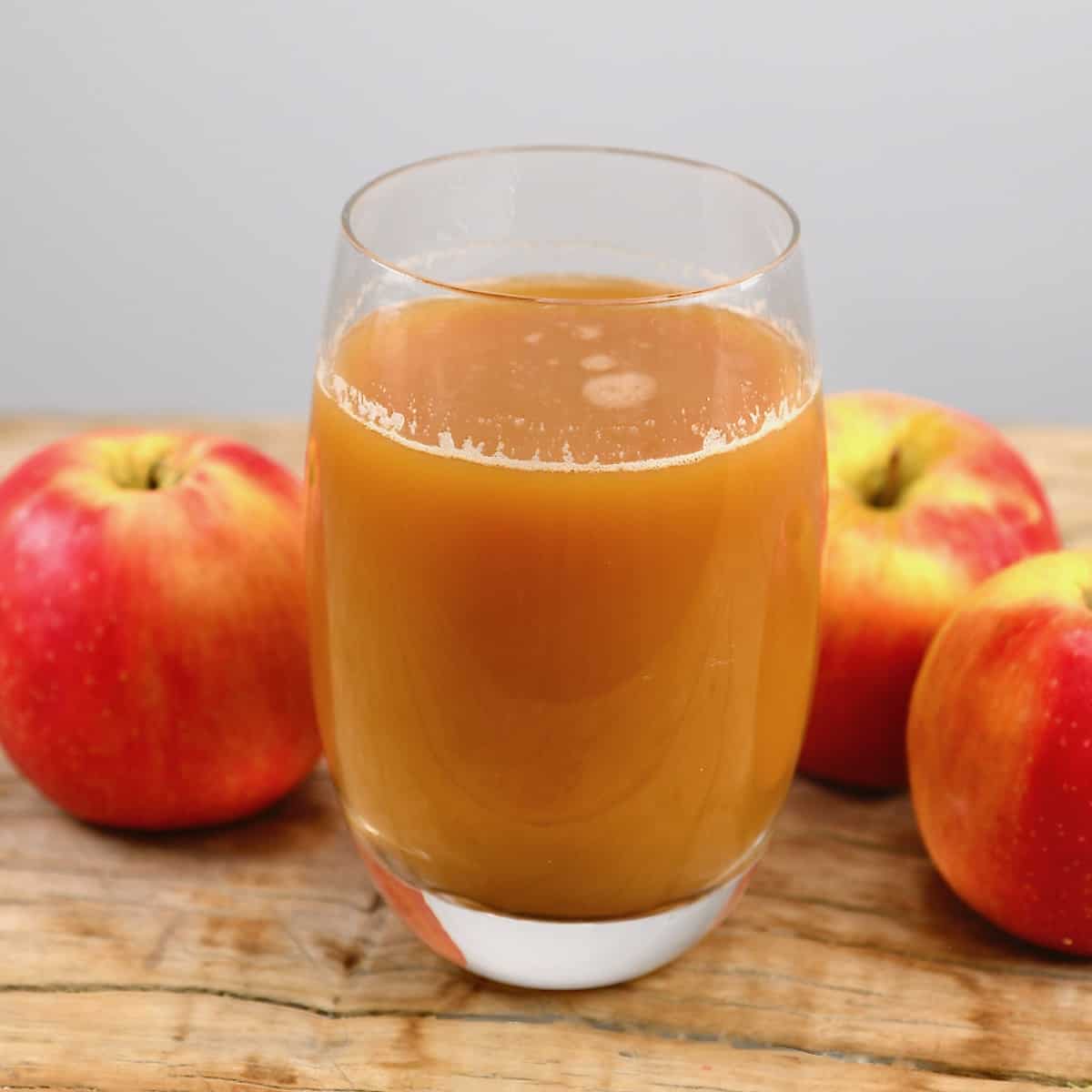 Easy Homemade Apple Juice: Juicer & No-Juicer Methods